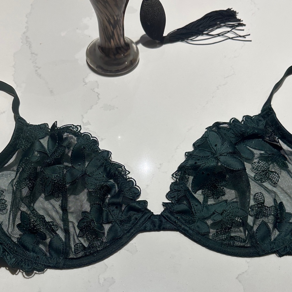 SOLD. SOLD DO NOT BUY  SOLD
VS Elegant Lace Underwire Bra - Green